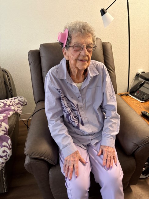 Obituary of Carrie E Hoyla