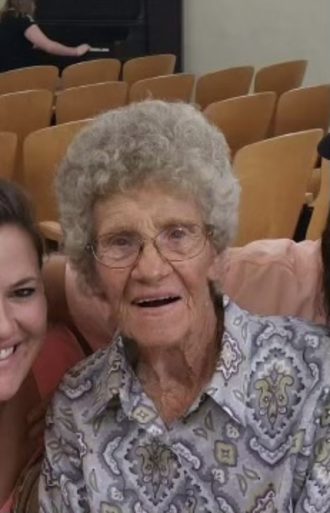 Avis de décès de Mary Charles Head