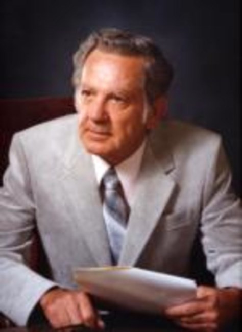 Obituario de Charles Strouse McAuley