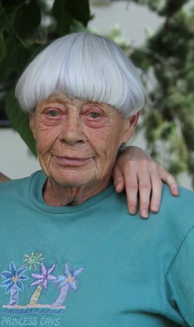 Obituary of Phyllis May Davis