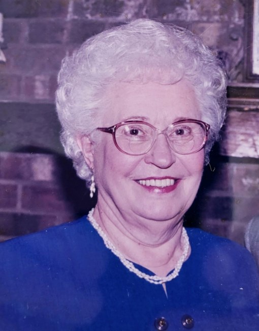 Obituario de Elaine Lynch Johnson