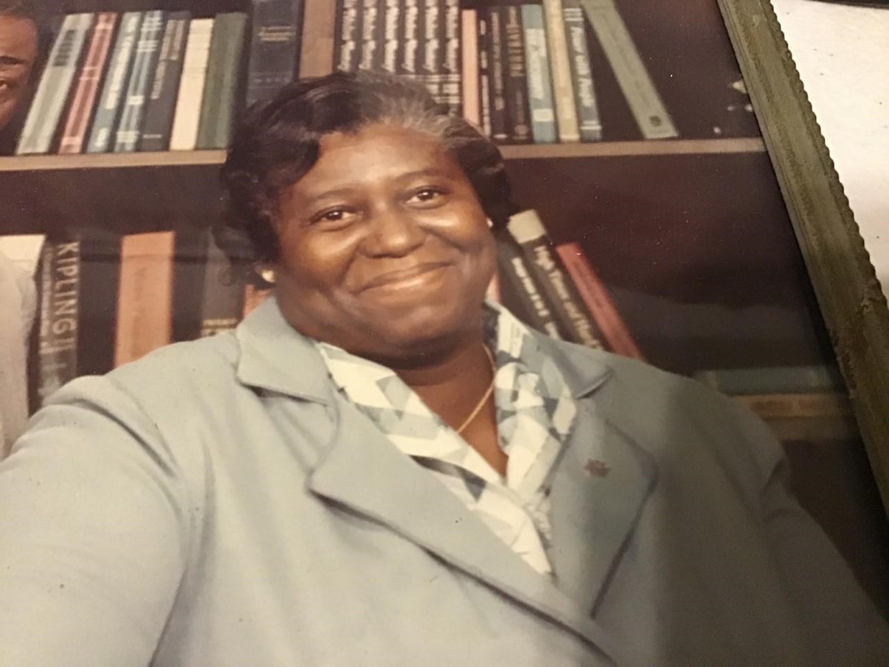 Obituario de Ethel Bell