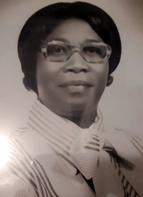 Obituary of Naldie Veronica Lloyd
