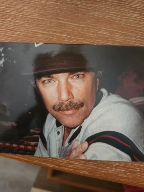 Obituario de Edward Charles Van Loan