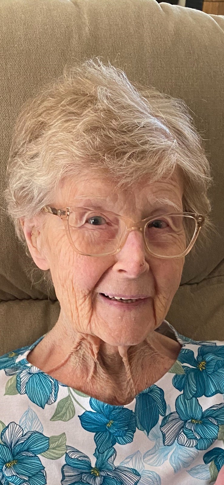 Obituary of Eileen M Gordon