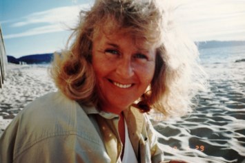 Obituario de Iris LesCure