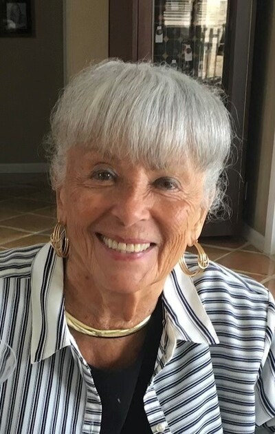 Obituary of Yolanda Romanelli Santa Lucia