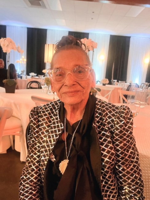 Obituary of Manuela Ledezma de Casas