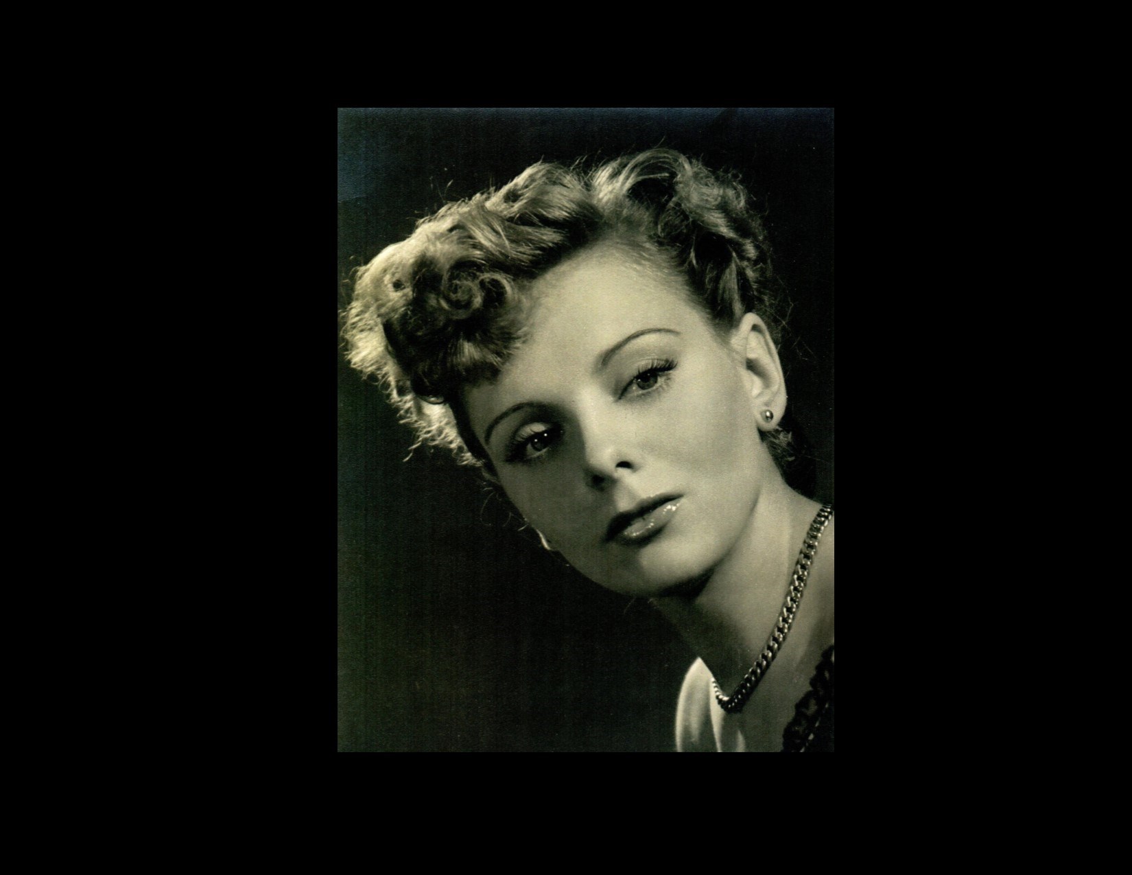 Obituary of Raymonde Henrietta Paulette Moyce