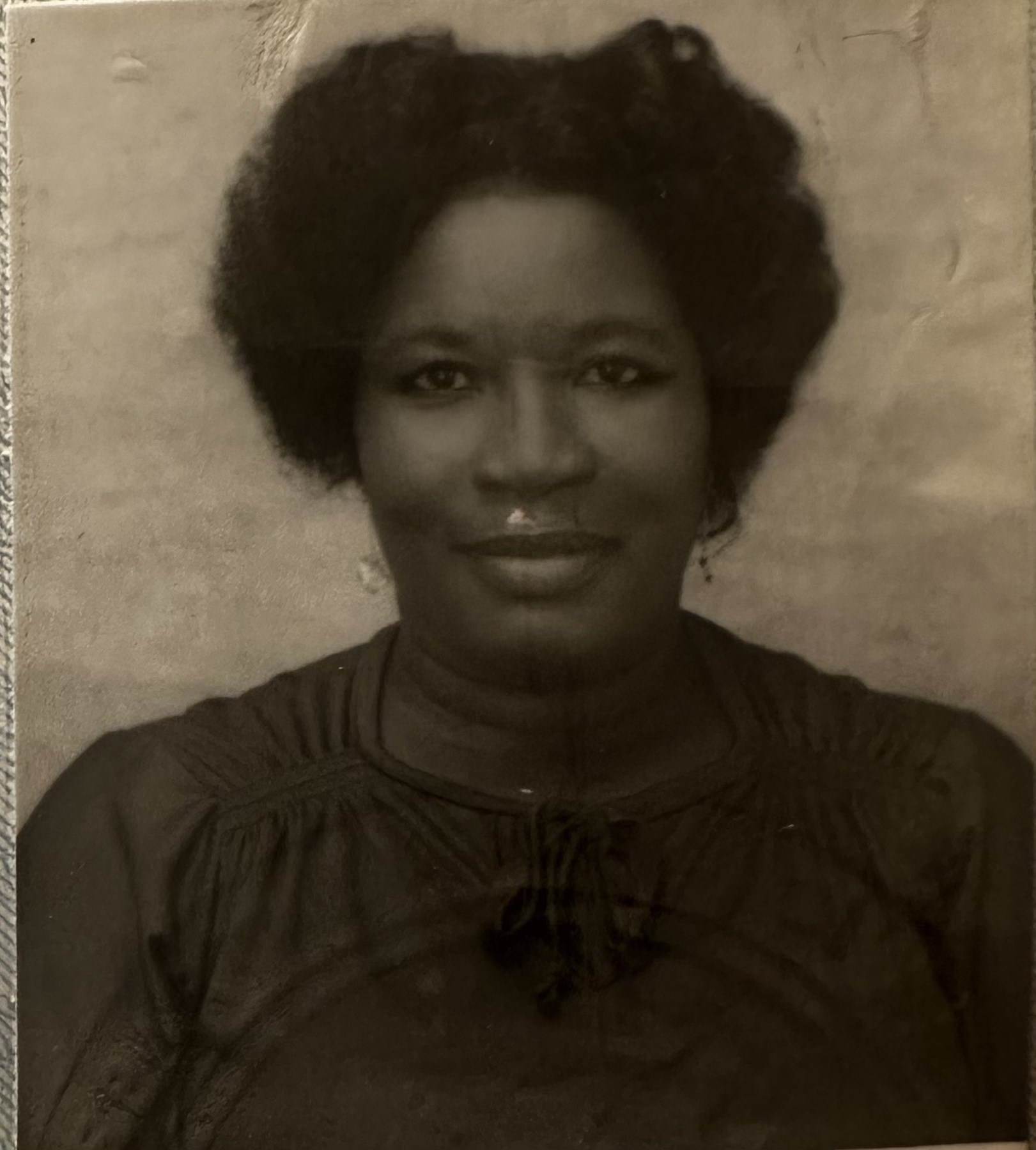 Obituary of Dulcie Cross