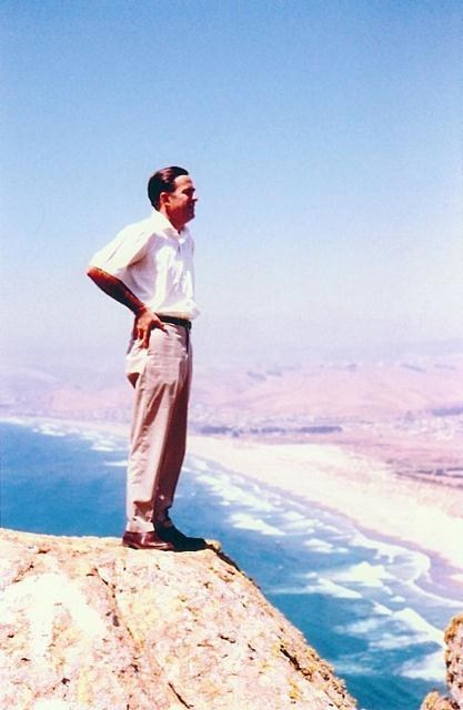 Obituario de Dr. Edwin Ernest Kerr