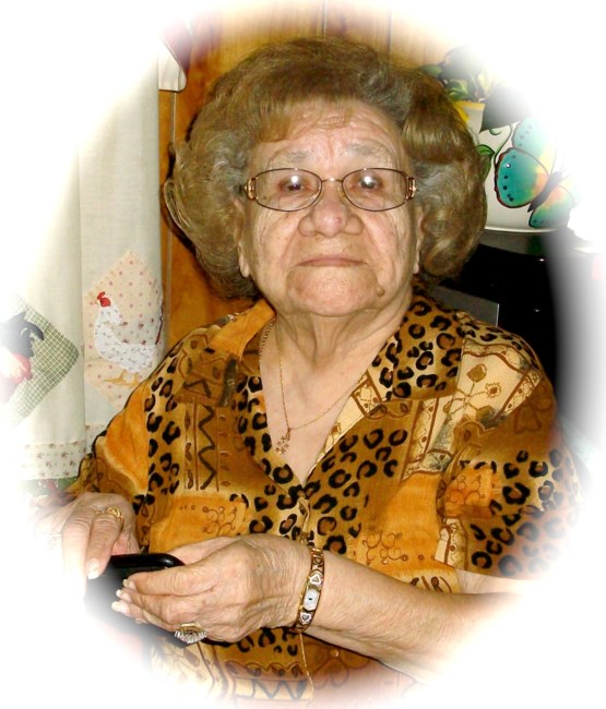 Obituario de Gloria M. Vallejo
