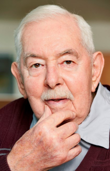 Avis de décès de James Macphee