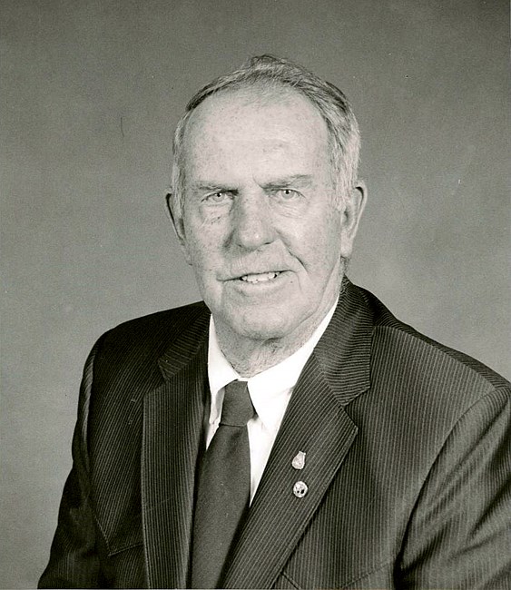 Obituary of Albert Otto Oestreich