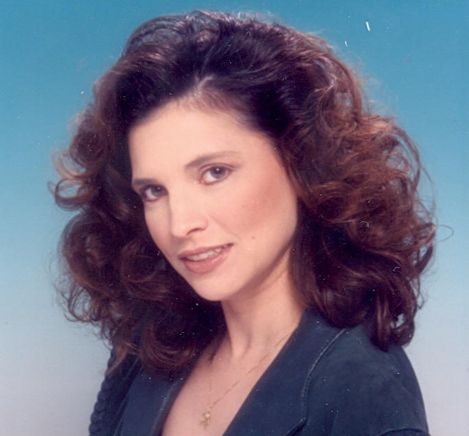 Obituary of Toni Rowena Elliott