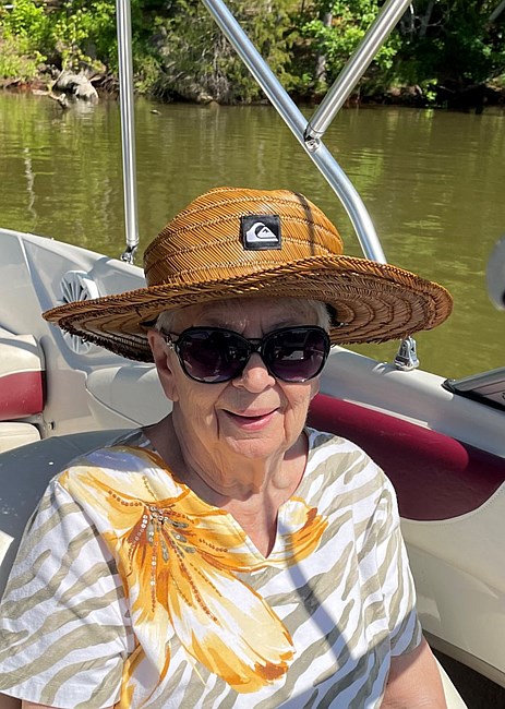 Obituario de Theresa M. Hoon