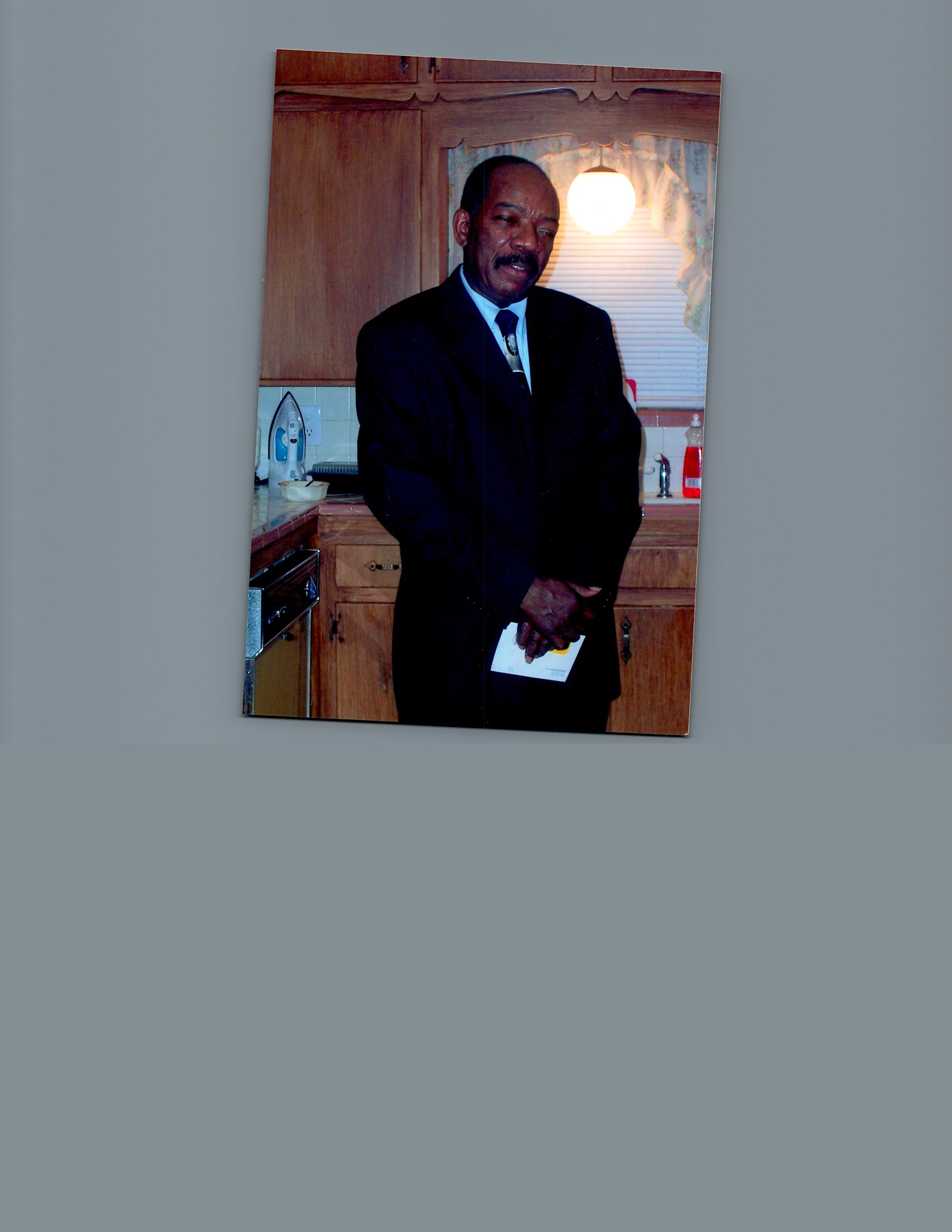 Avis de décès de Mr. Lionel Carlos, SR.