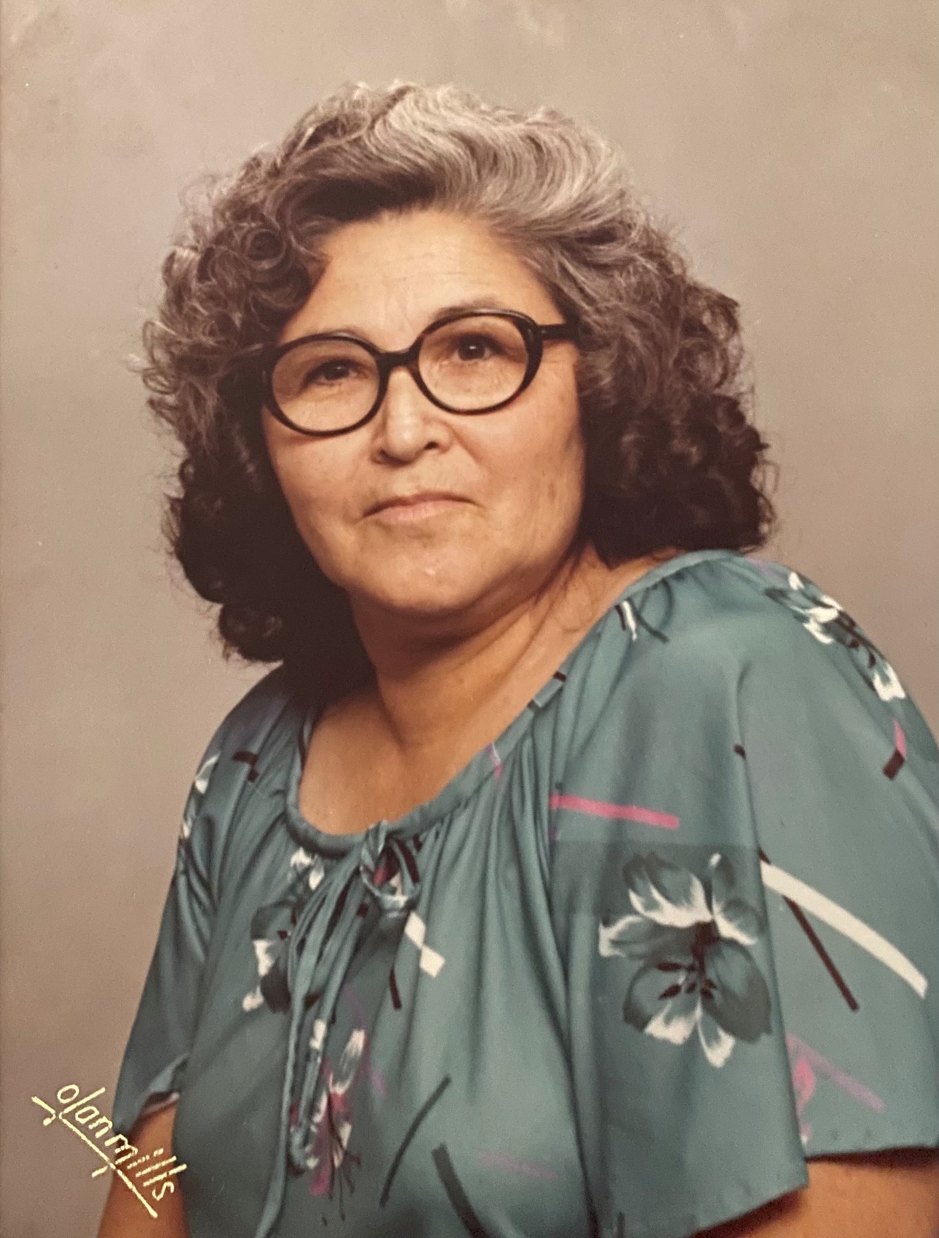 Obituary of Mary Lou Flores