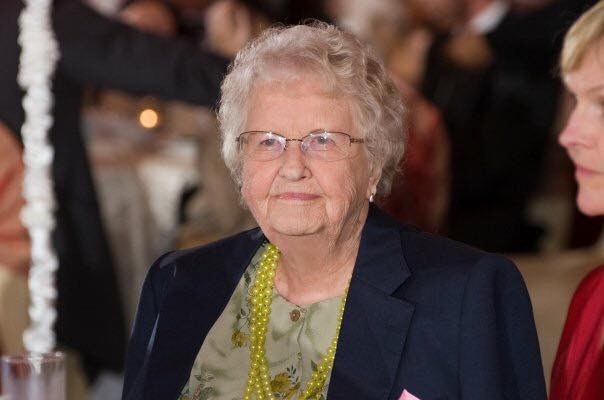 Obituary of Isabel Evelin Thompson