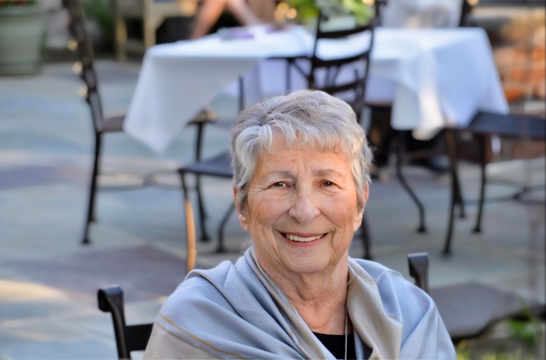 Obituario de Carol B. LaFrada