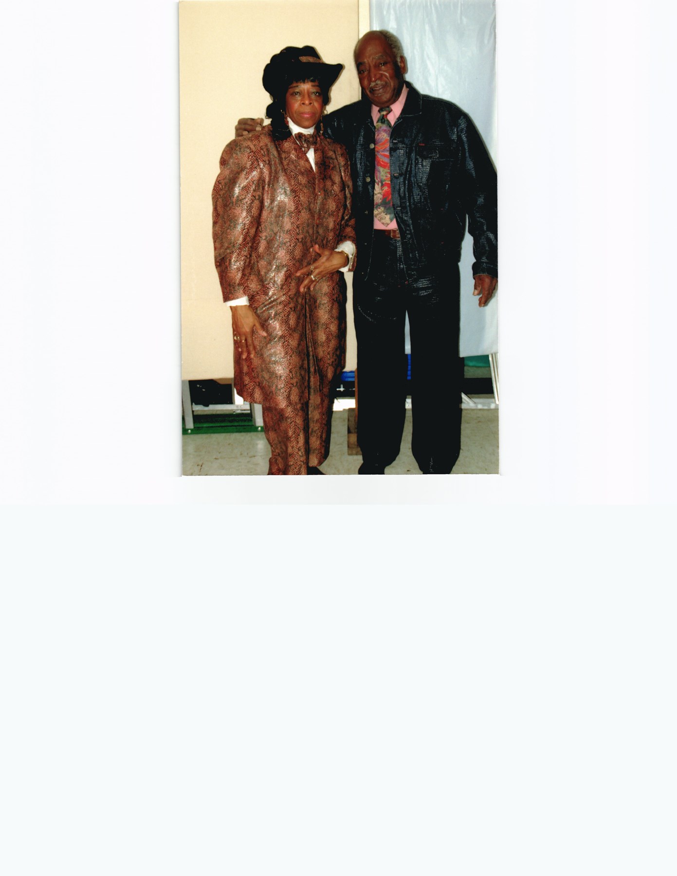 Obituary of Mr. and Mrs. Alexander and Gloria Roper