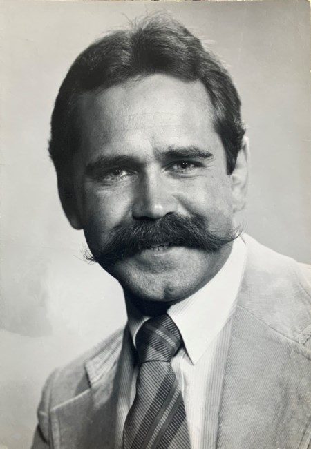 Obituary of Robert Harry Ritchie