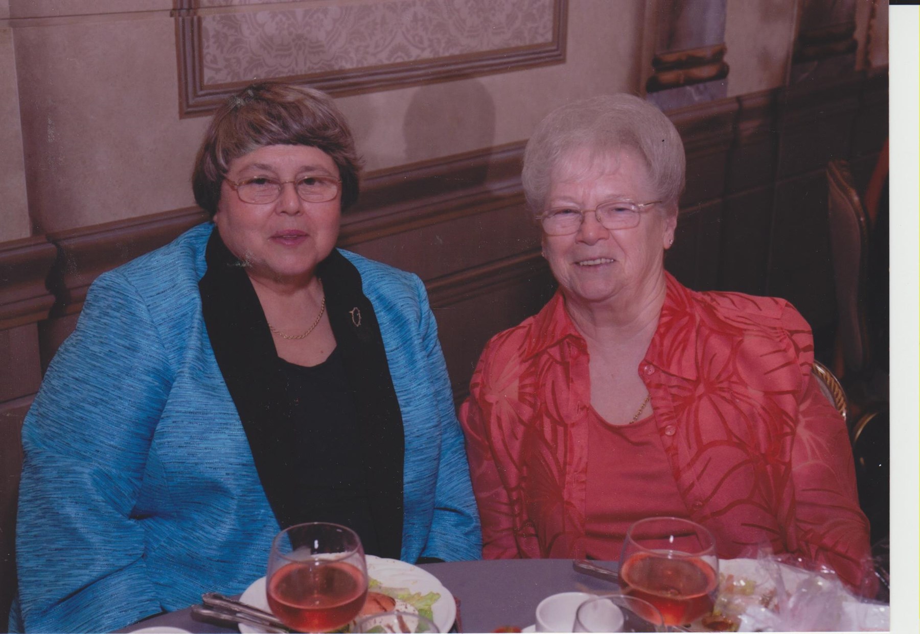 Obituary of Lois H. Mueller