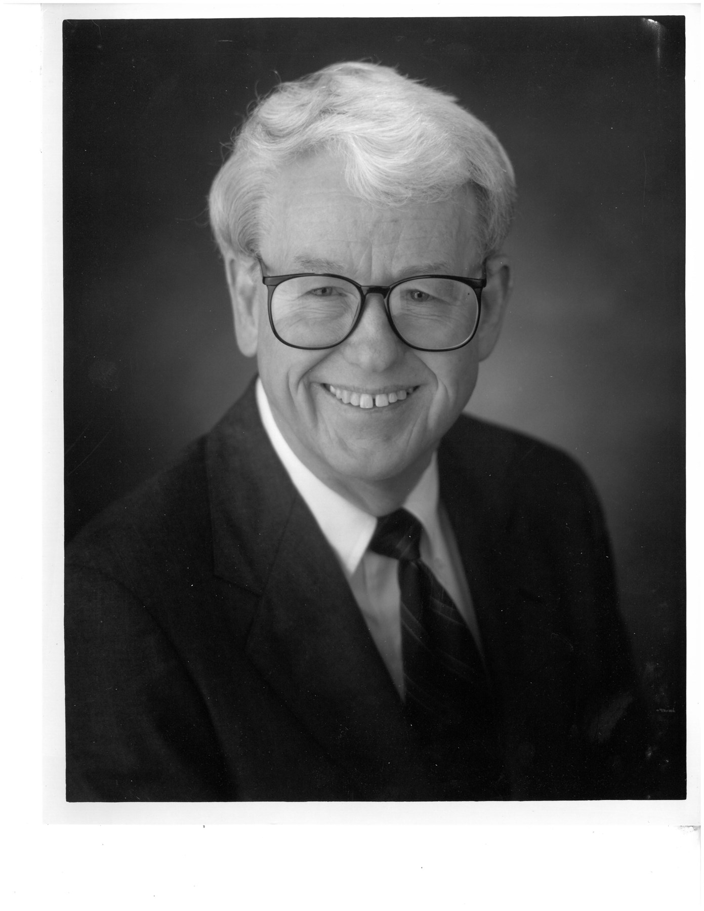 Avis de décès de James W. McCartney