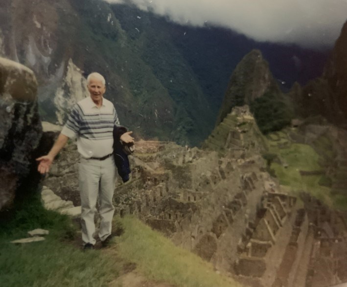 Obituary of Robert E Johnson