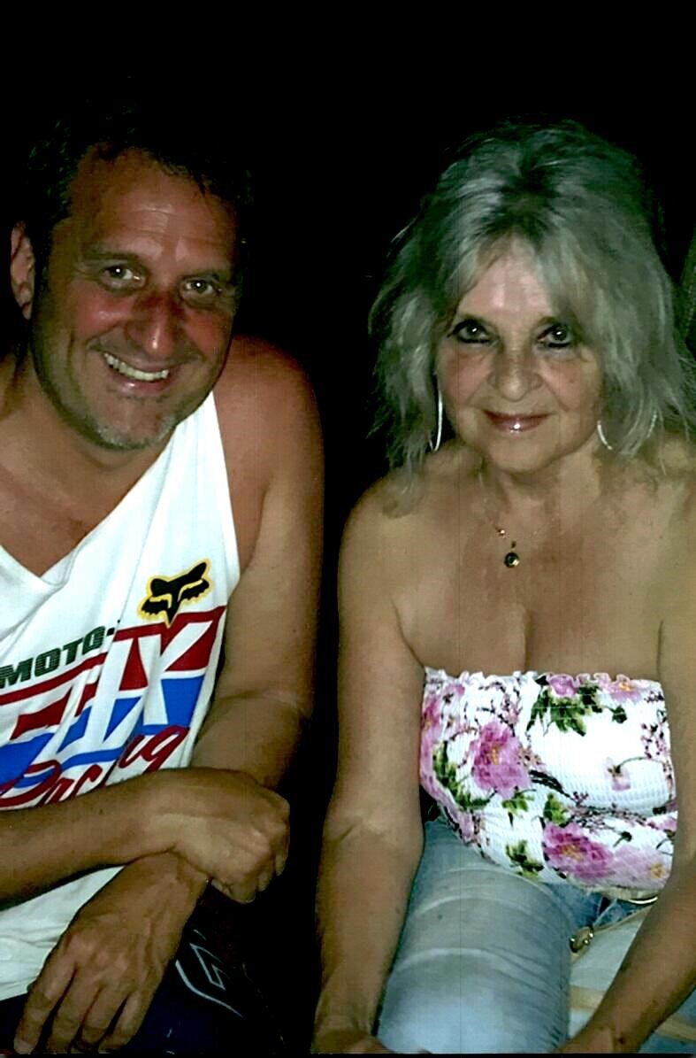 Obituario de Bernadine "Deena" M. Sasinka