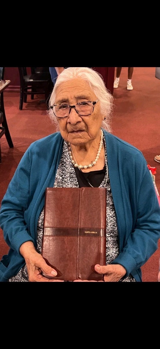 Obituary of Mercedes Robledo