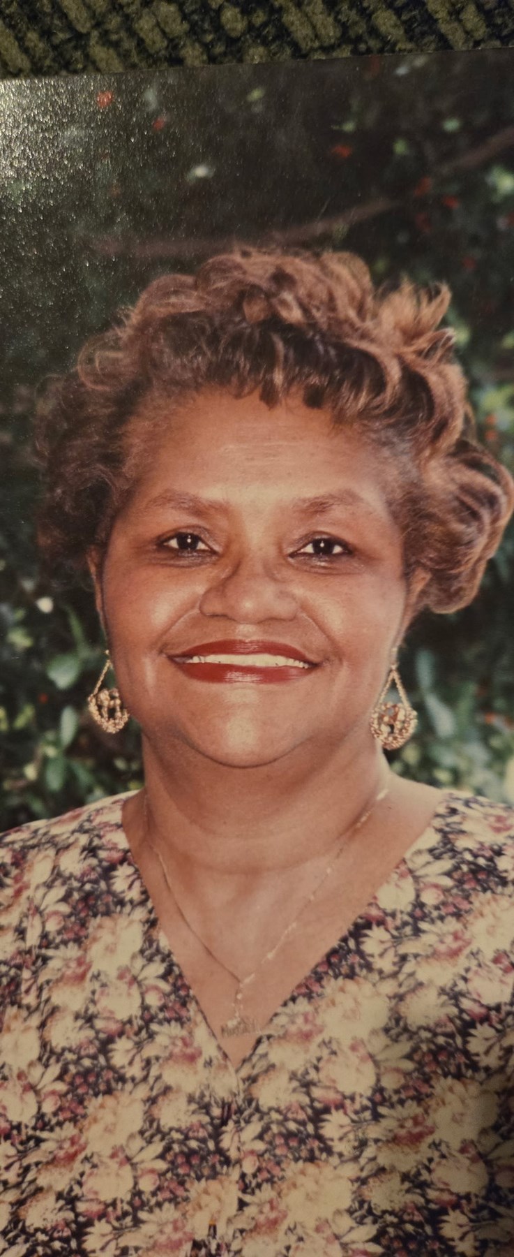 Obituary of Yvonne Hall Thomas