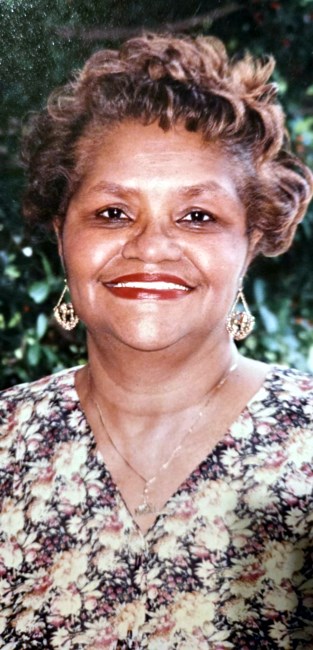 Obituary of Yvonne Hall Thomas