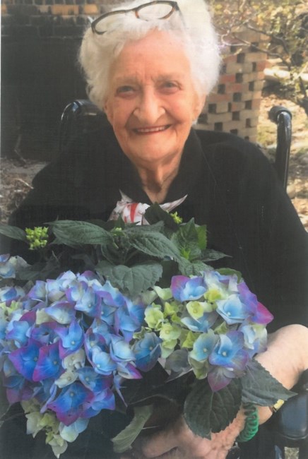 Obituary of Muriel Geneveve Stovin