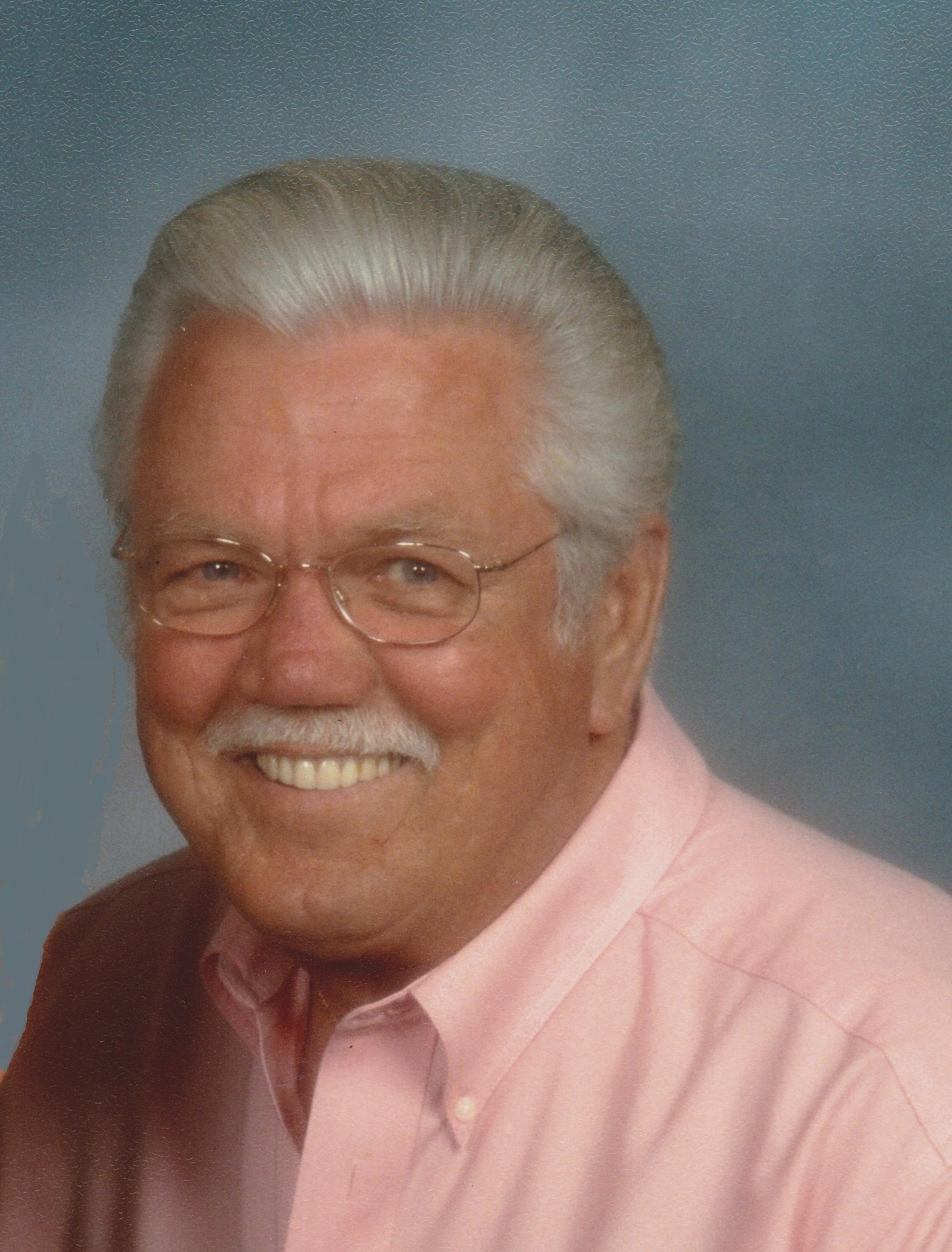 Obituario de Robert McHugh Hecker