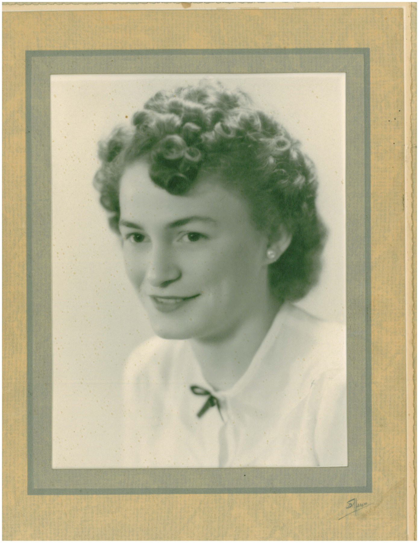 Obituary of Gladys L. Lennox