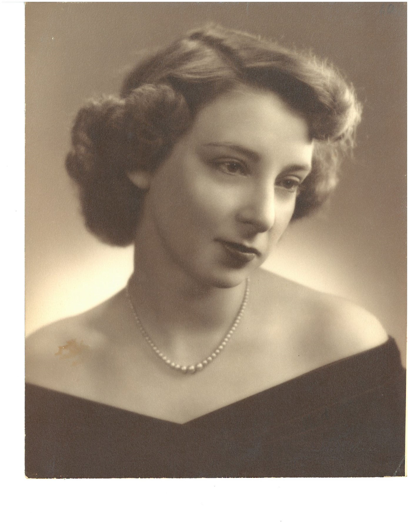 Obituary of Lucie Clare Coste Ross