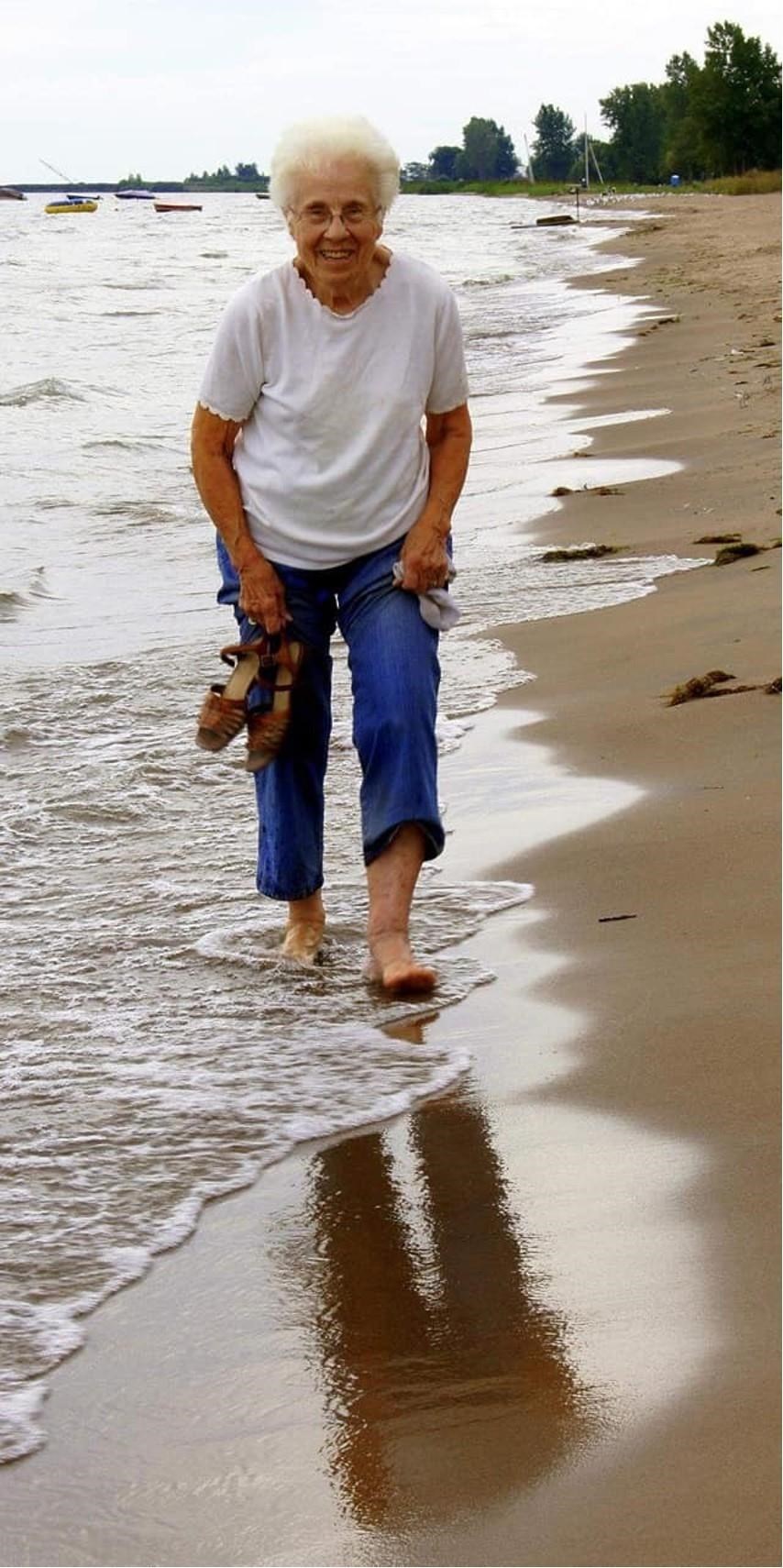 Obituary of Eileen Muriel Stewart