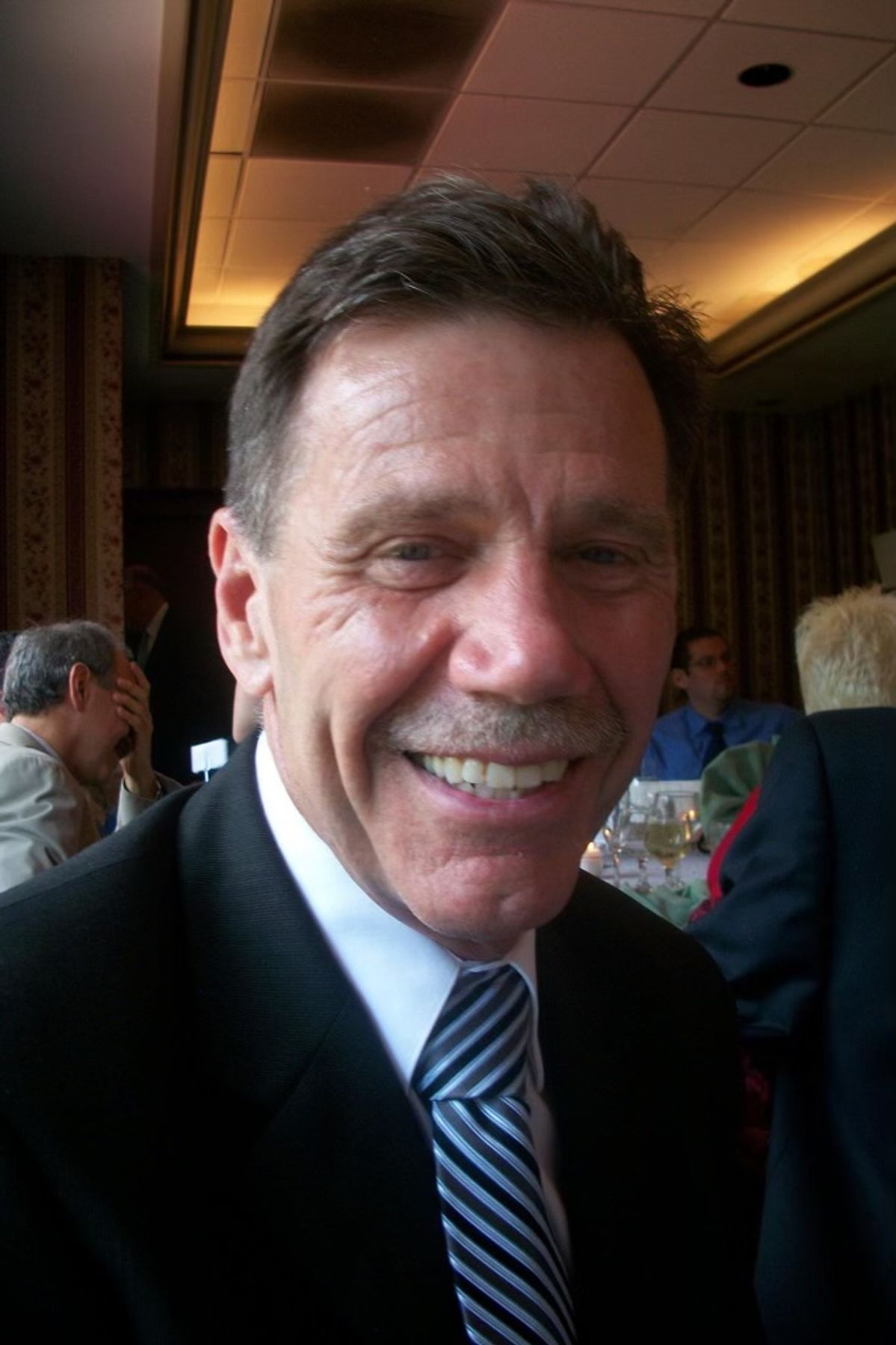 Obituario de Charles E.  Schmidt