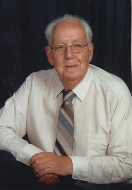 Obituario de Clyde Ernest Ernest Reynolds