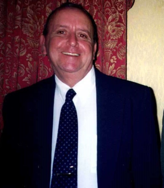 Obituario de Walton Carl Russell, Jr.