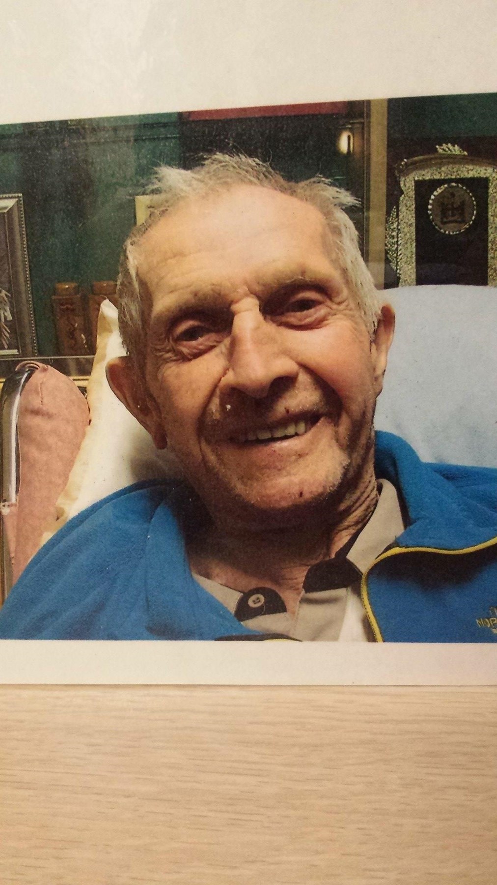 Obituario de Charles Carl Wiens