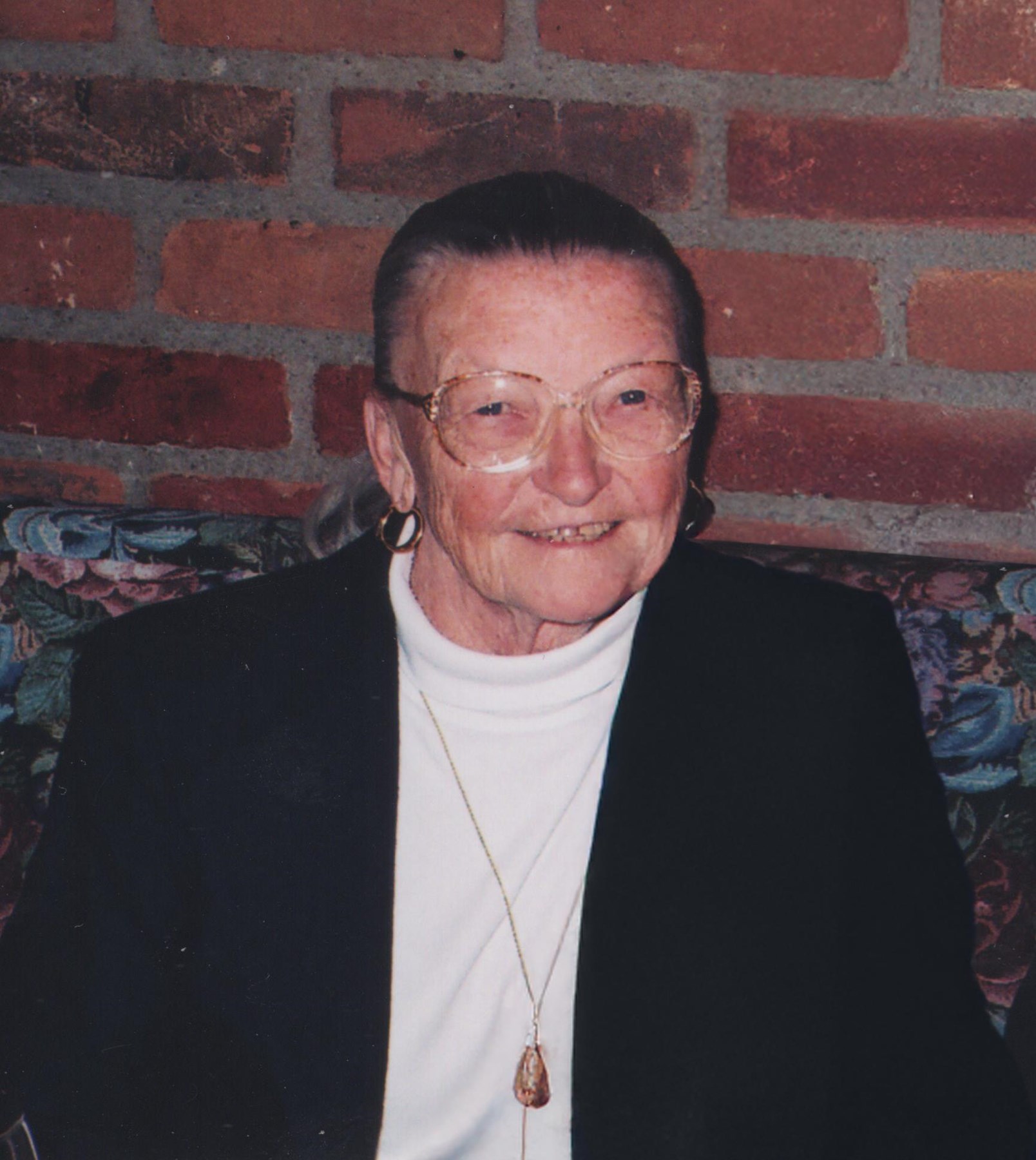 Obituary of Lynda Chloe Andrews- Dory