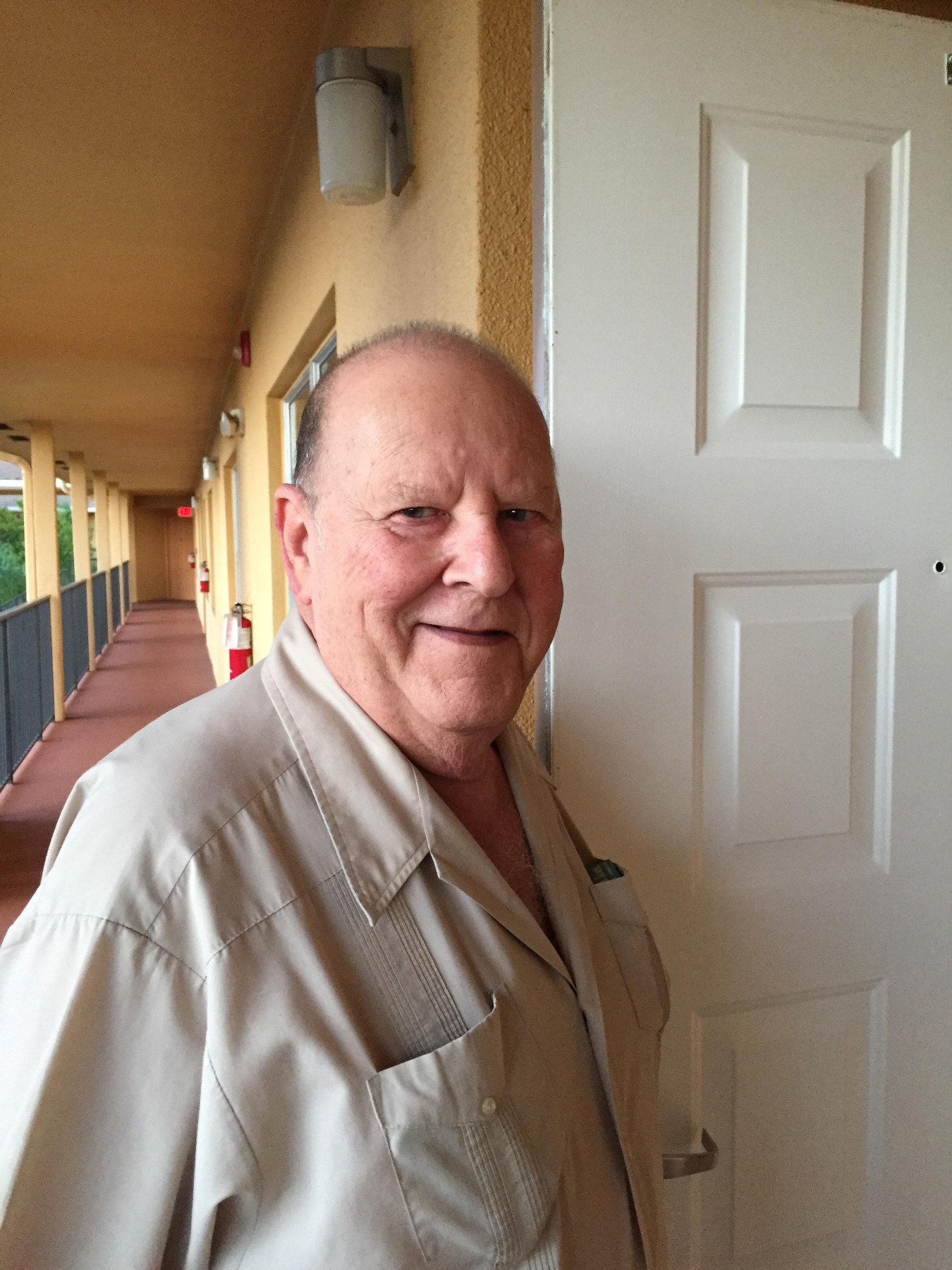 Obituary of Mr. Roberto Hernandez