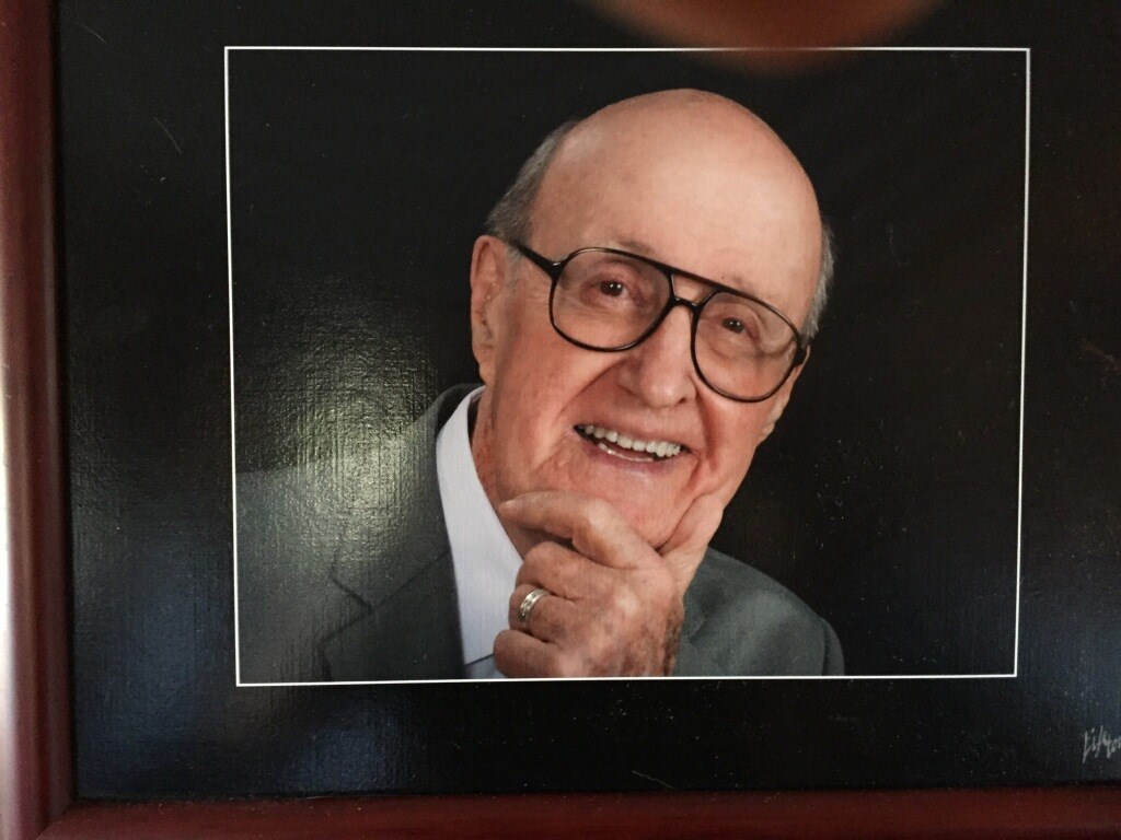 Obituario de Mr. Chet Snow