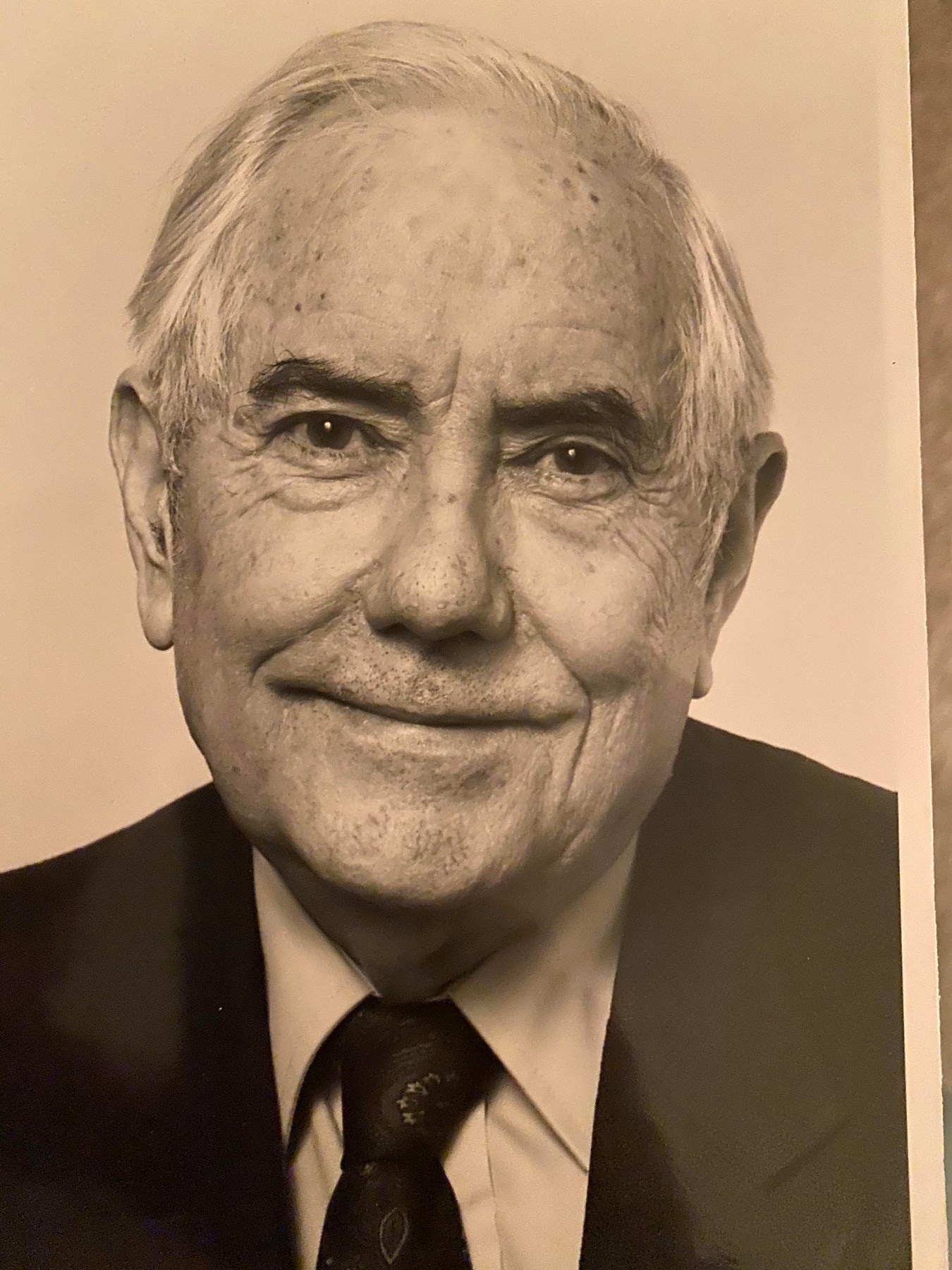 Avis de décès de Dr. John Bernard  Shea