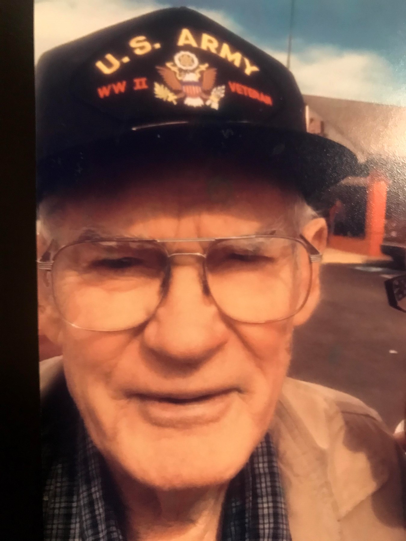 Avis de décès de John E. Freeman