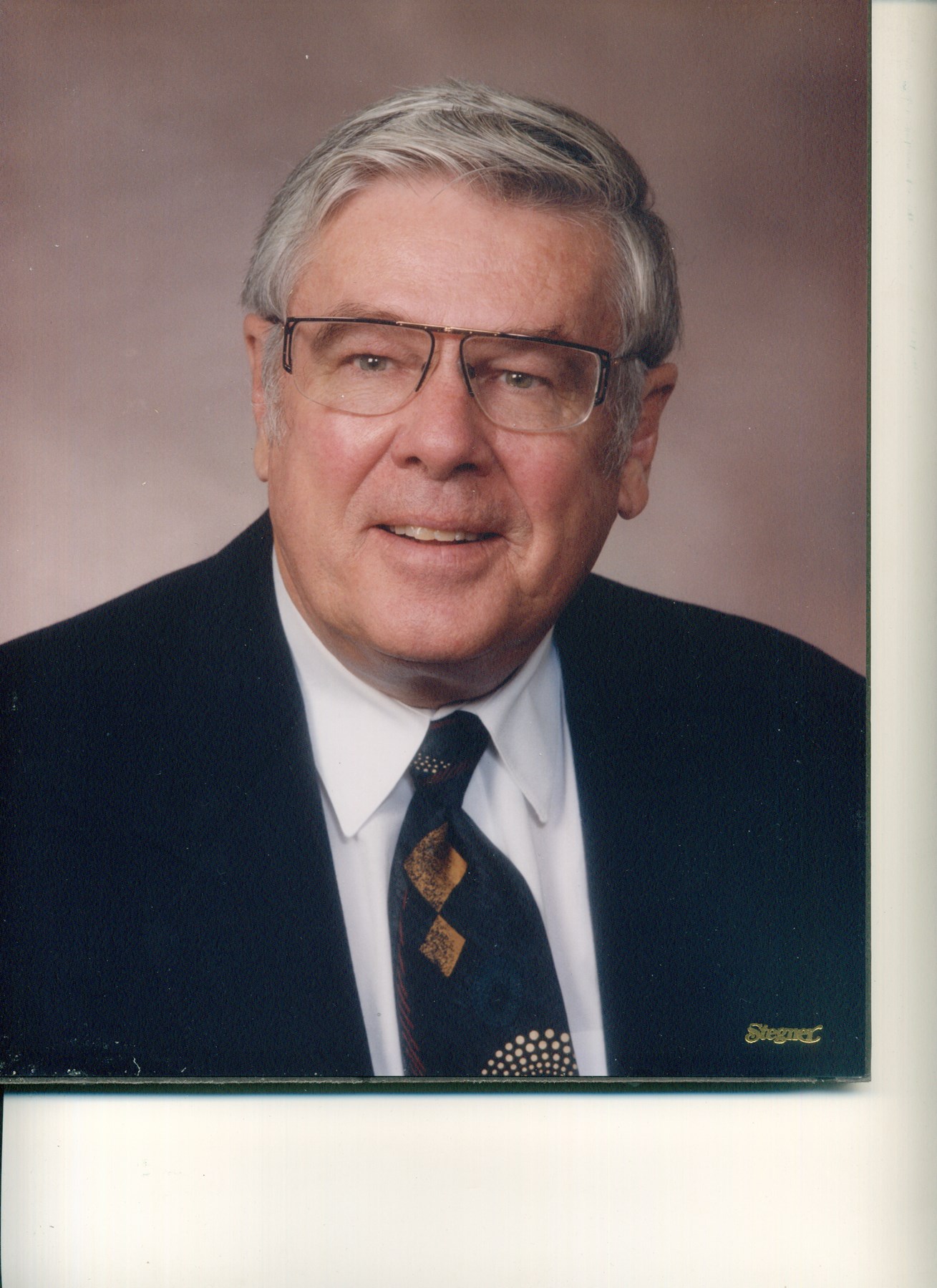 Obituary of Malcolm "Sandy" E. MacDougall