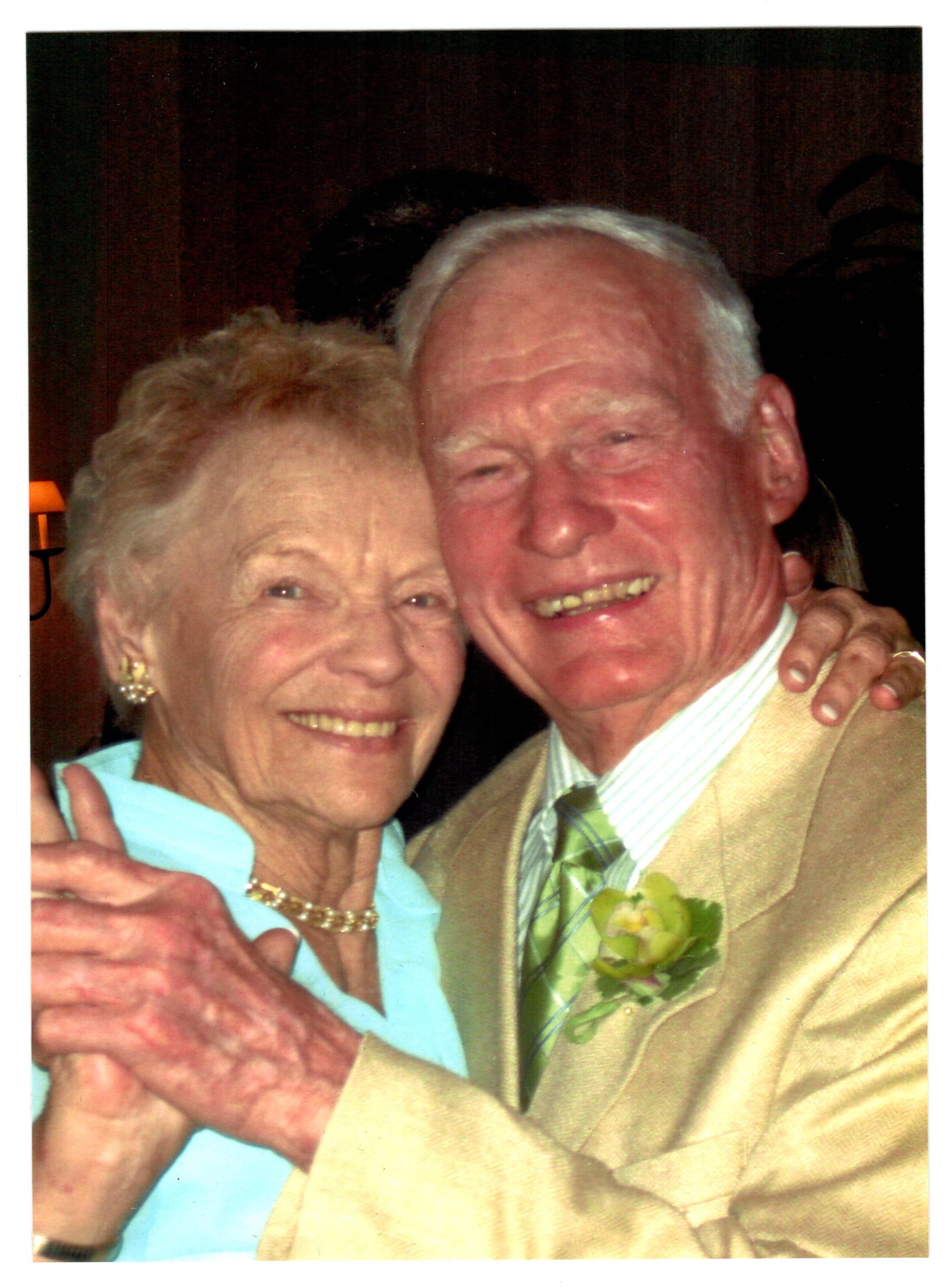 Obituario de Robert J. "Bob" Knebel