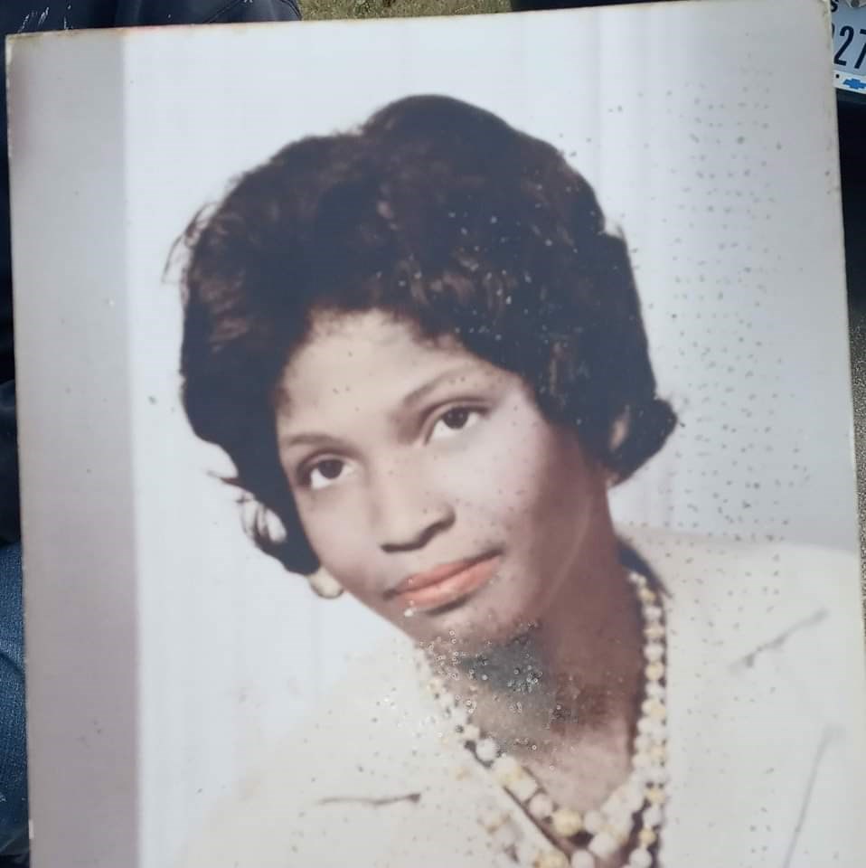 Obituary of Mrs. Lois Henry